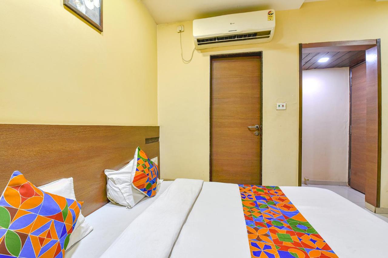 Fabhotel Rb Residency Сурат Екстериор снимка