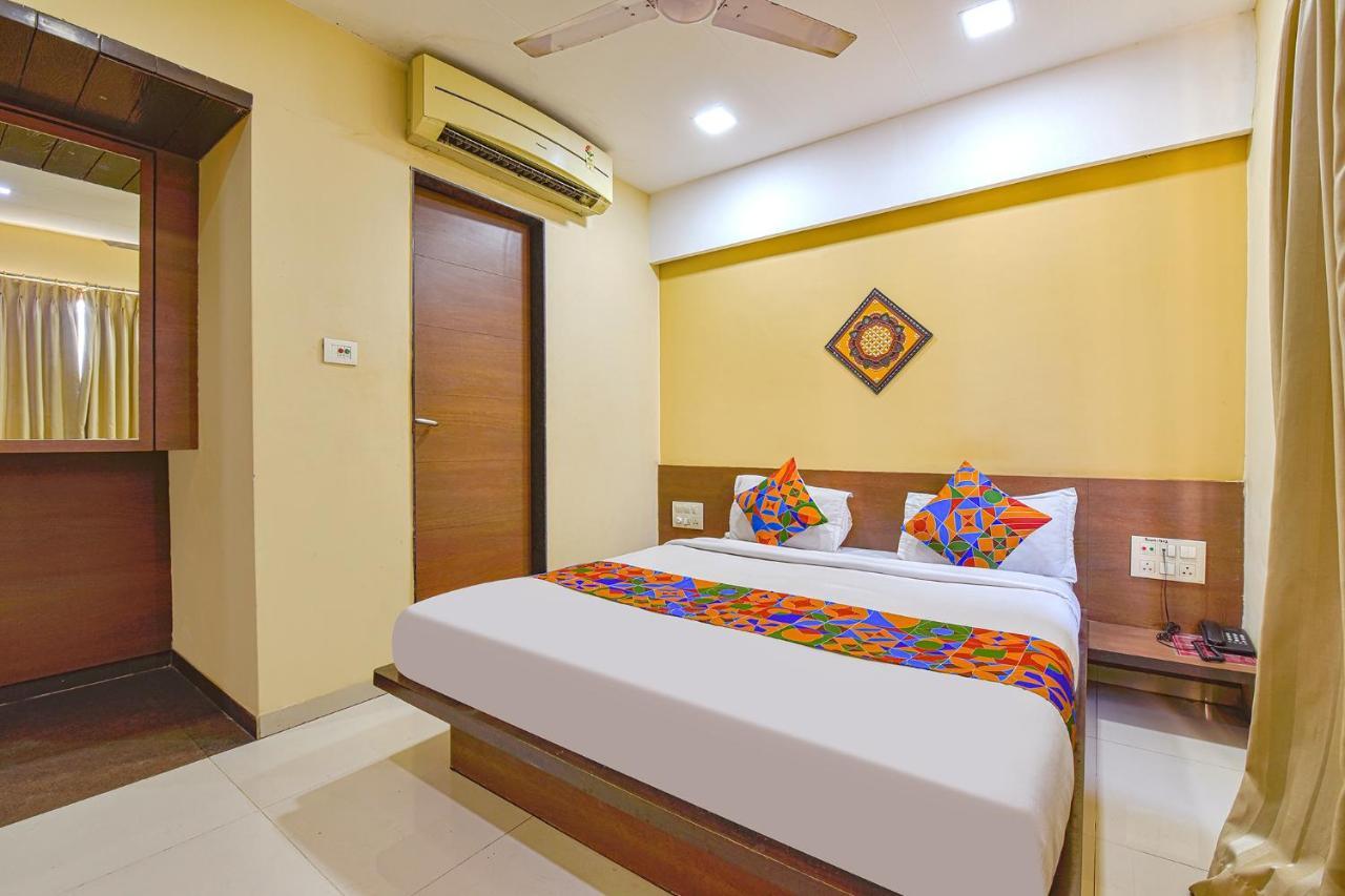Fabhotel Rb Residency Сурат Екстериор снимка