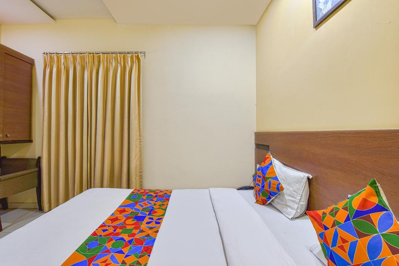 Fabhotel Rb Residency Сурат Екстериор снимка