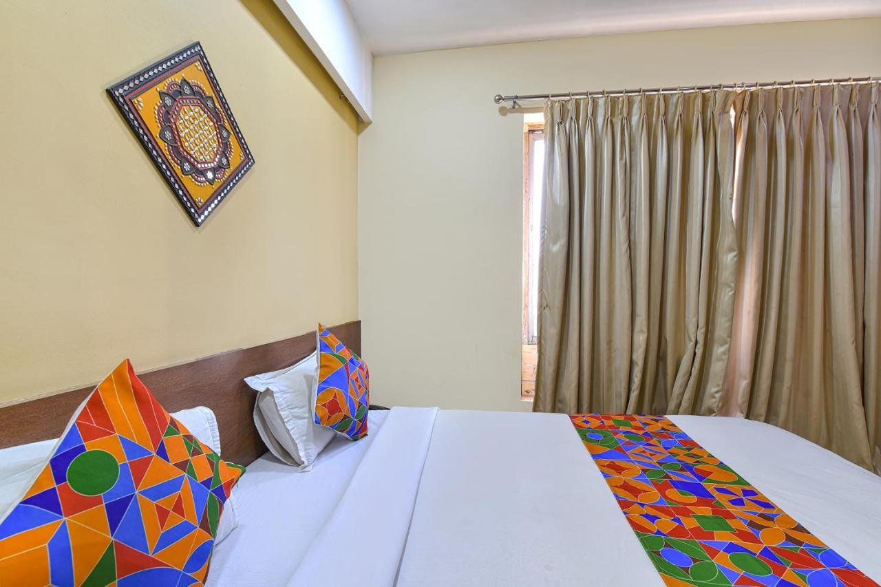 Fabhotel Rb Residency Сурат Екстериор снимка